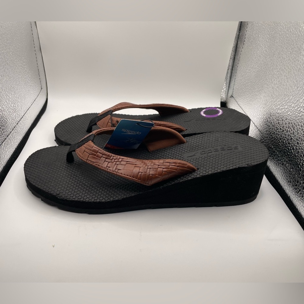 NEW! Speedo women’s Brown and Black Wedge Flip Flops size 9